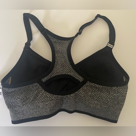 🆕 [New Balance] Gray Seamless Padded Sports Bra Sz: S 🤍 - Picture 3 of 7